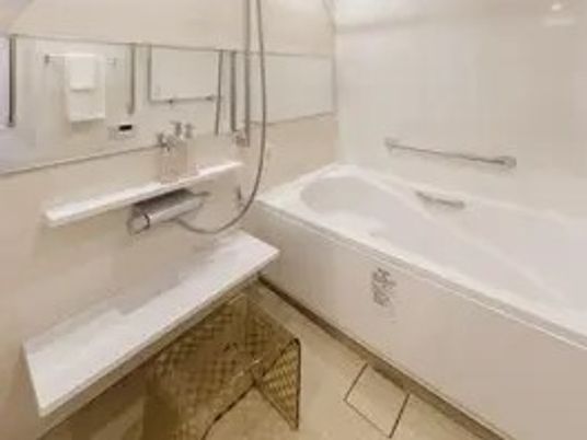 明るい浴室  