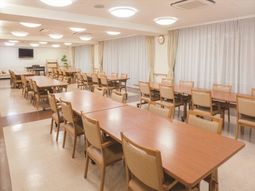 明るいダイニング空間