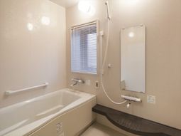 清潔な浴室の風景