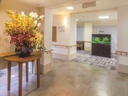 エントランスの花と装飾