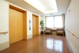 廊下と休憩スペース