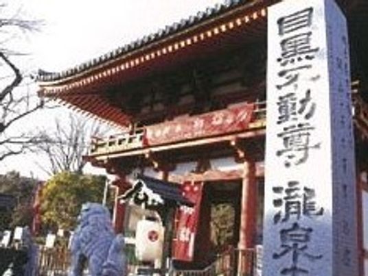 歴史的建築のエントランス