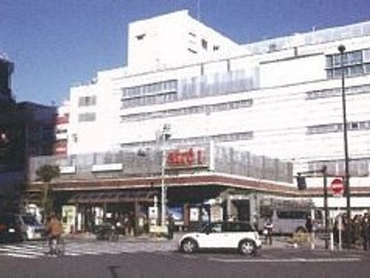 多階層の建物の正面