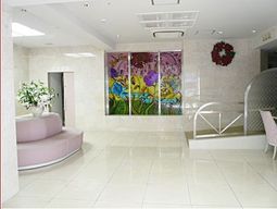 明るいロビーの一角