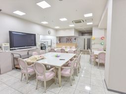 明るいダイニング空間