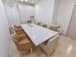 清潔なミーティングスペース