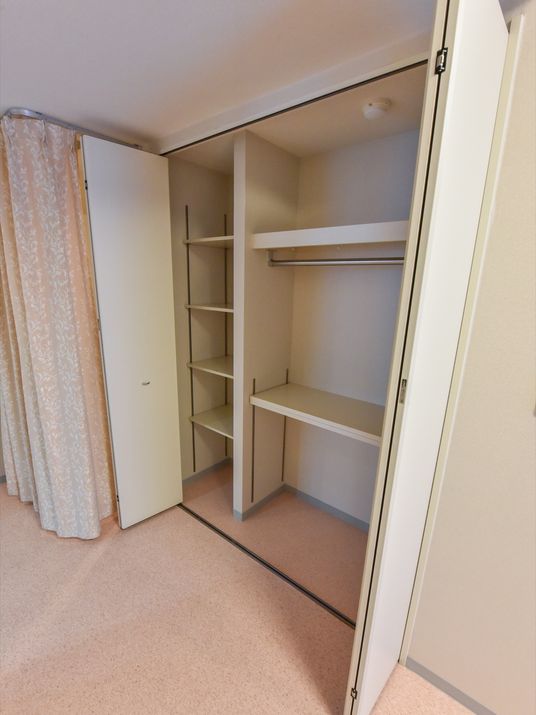 収納豊富な洋室クローゼット
