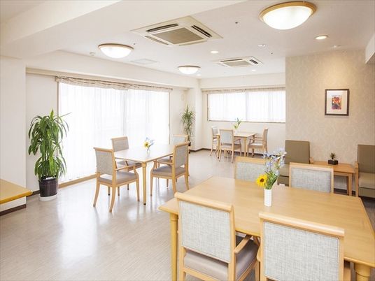 暖かみのある食堂空間