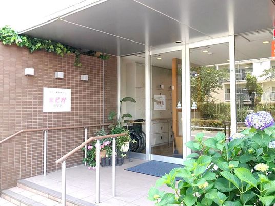 エントランスの明るい様子