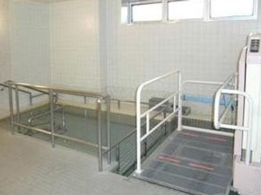 バリアフリーの浴室設備