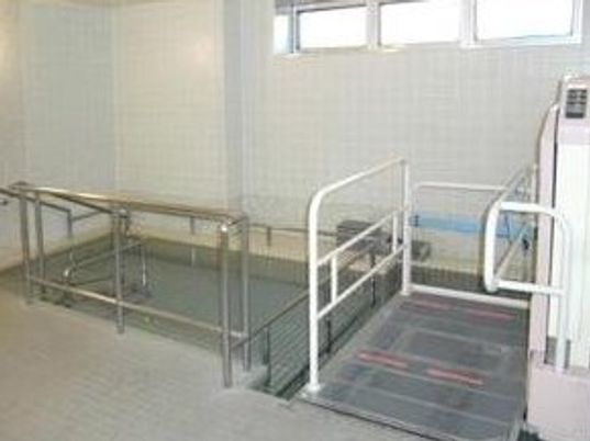 バリアフリーの浴室設備