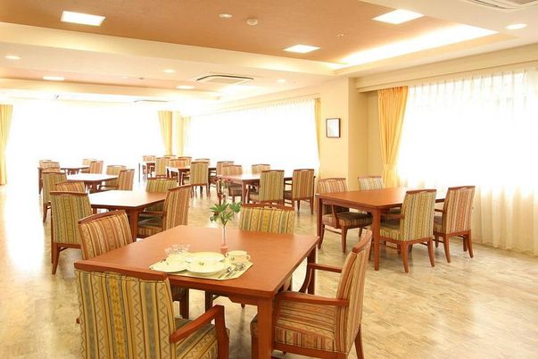 明るく広々としたダイニング