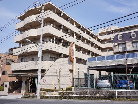 多階層の建物外観