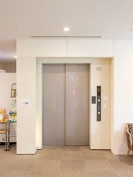 明るいエレベーターホール
