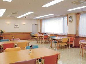 カラフルなダイニング室内