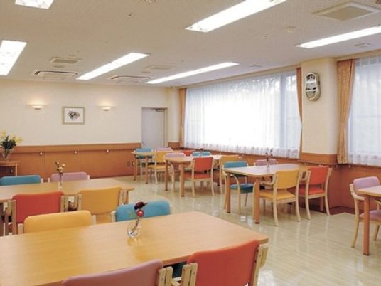 カラフルなダイニング室内