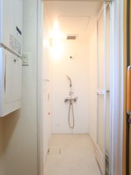 清潔なシャワールーム