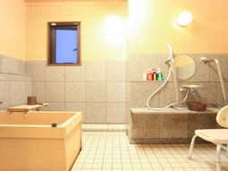 明るい浴室スペース