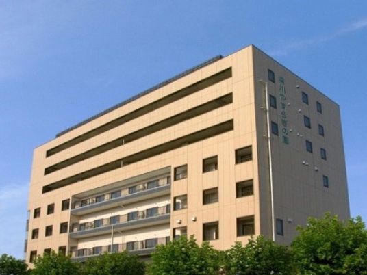 モダンな建物の外観