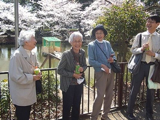 笑顔の集い庭先