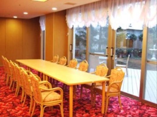 会議用テーブルと椅子