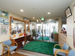 明るいエントランス風景