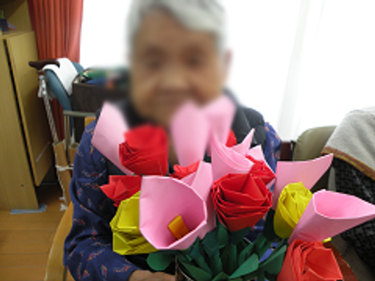 手作りの花を楽しむ居室