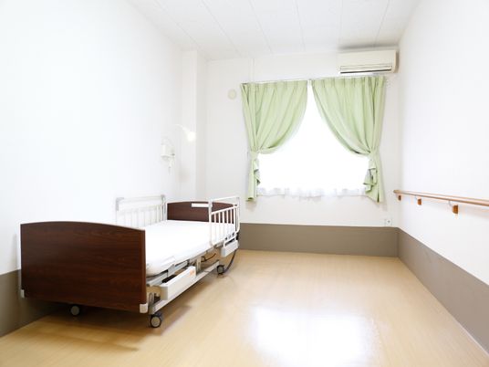 清潔なシンプルな居室