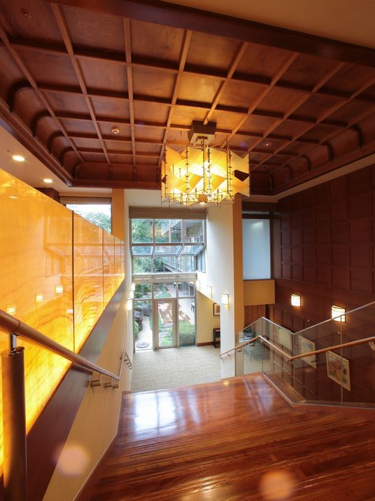 木目調の美しい廊下