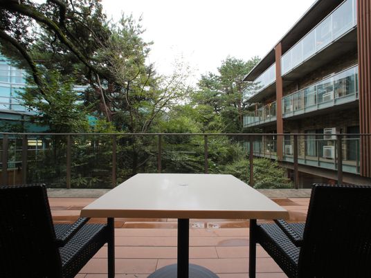 テラスと緑の共存空間