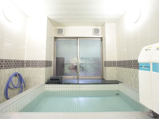 清潔感のある明るい浴室