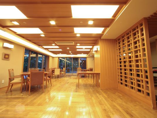 和風の広々としたダイニング