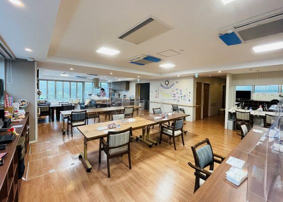広々とした共用ダイニング