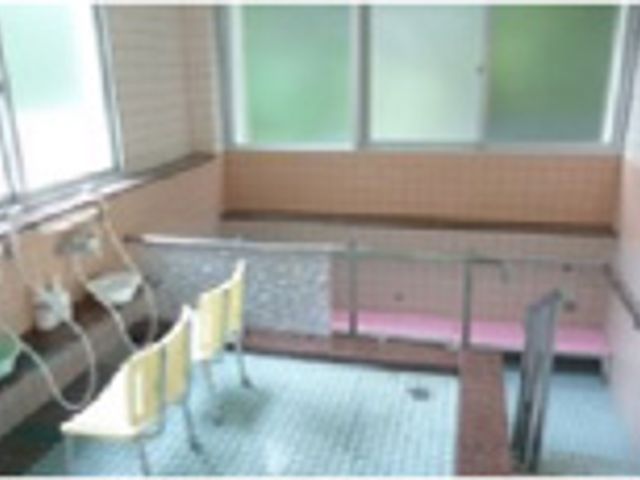 広々とした浴室 浴室 ゆったりとした空間の浴室です。手すりも設置されており、安心してご利用いただけます。