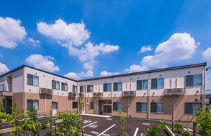 青空の建物外観