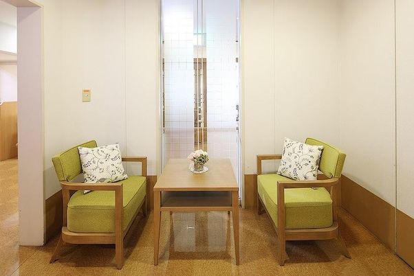 明るく広い廊下