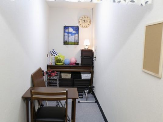 機能訓練用具が置かれた部屋