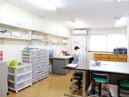 スタッフの事務作業室