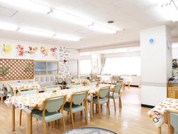 明るく広々としたダイニング