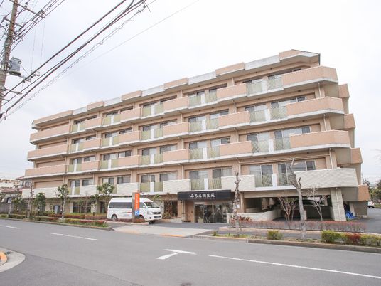 多階建ての外観ビル