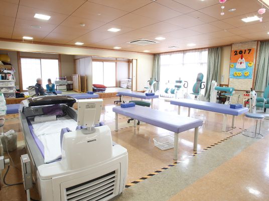 リハビリ用具のある広い部屋