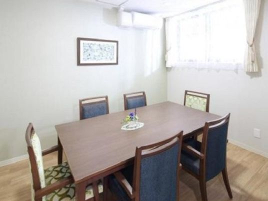 明るいダイニングの様子