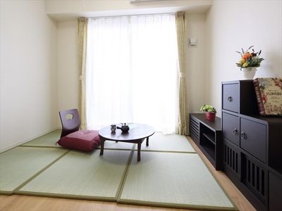 明るい和室の居室