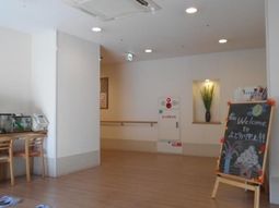 暖かい雰囲気のエントランス