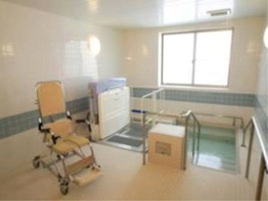 明るい清潔な浴室