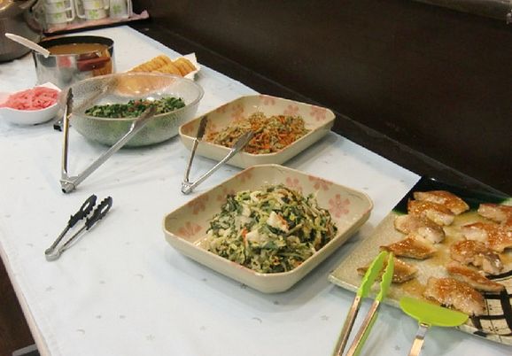 おいしい料理が並ぶダイニングルーム