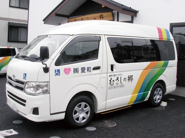 移動用の車両 外観 施設に入居者を安全に送迎するための専用車両です。外出行事や通院に活用されています。