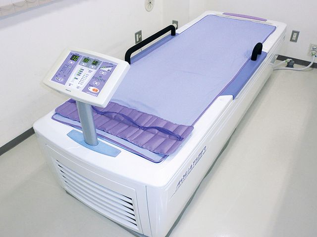 機能訓練室の設備 機能訓練室 最新設備を使ったリハビリが可能です。快適で安全な環境が整っていますので安心です。