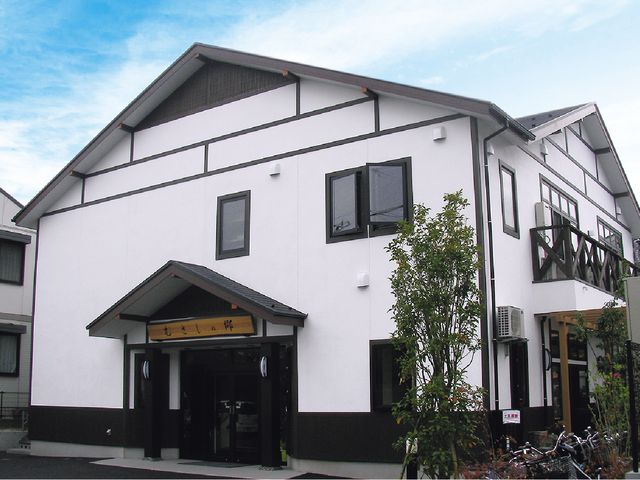 落ち着いた外観の建物 外観 和風の落ち着いた外観です。温かな雰囲気が働く環境としても魅力的です。