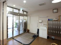 明るいエントランス風景